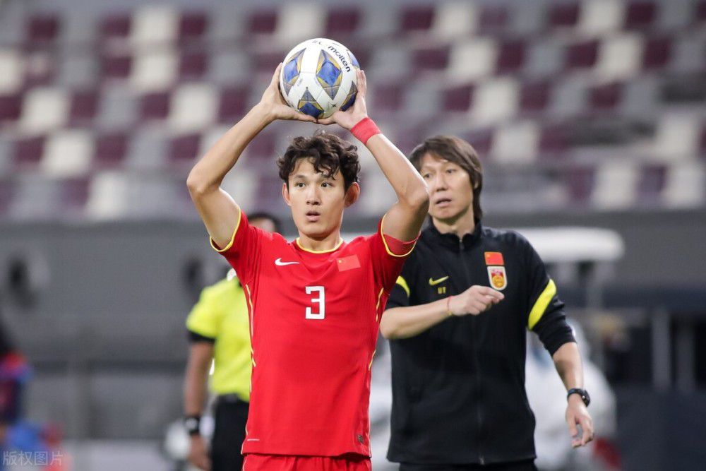 舒波莫廷34岁，和拜仁合同本赛季结束后到期，本赛季至今出场16次，4次首发，打进3球。